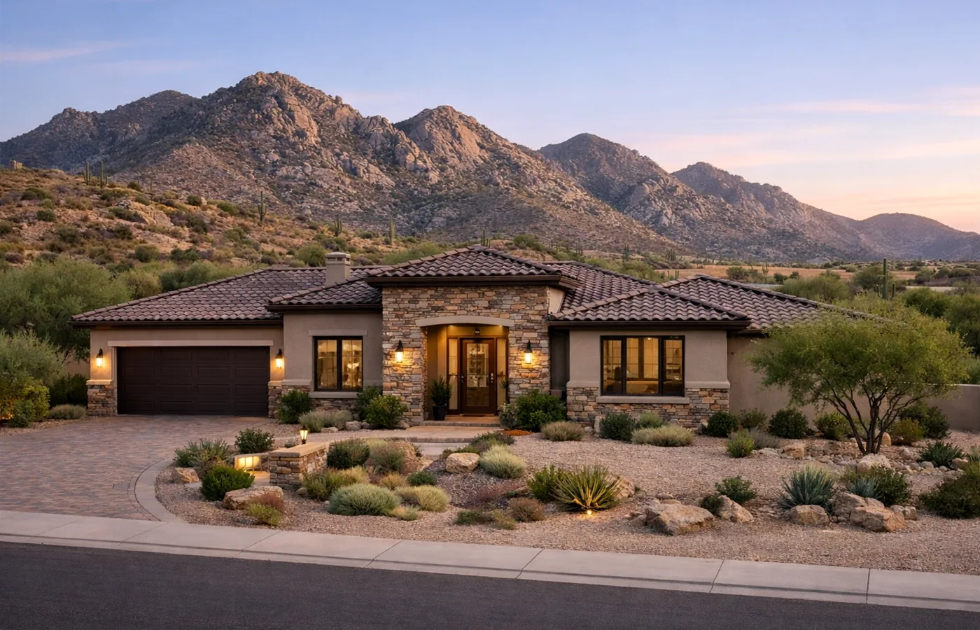Casa residencial con fondo montañoso en Scottsdale